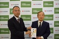 成田山難病激励金贈呈